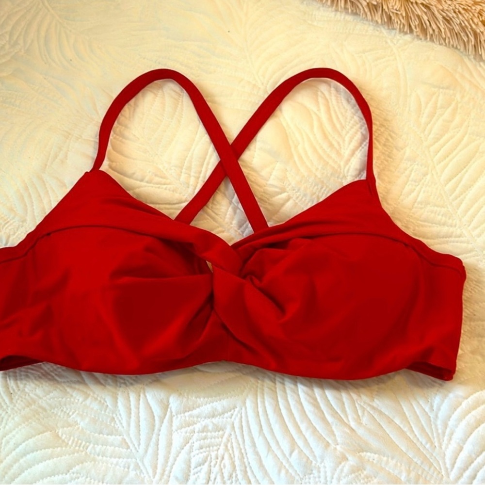 Athleta Twist Front 38B/C Top